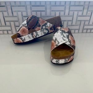 Free People Sidelines Platforms